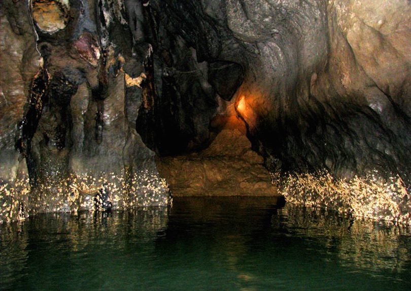 This image has an empty alt attribute; its file name is puerto_princesa_underground_river.jpg