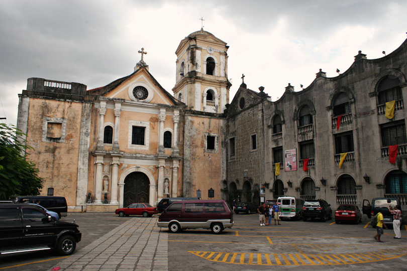 This image has an empty alt attribute; its file name is san_agustin_church_manila.jpg